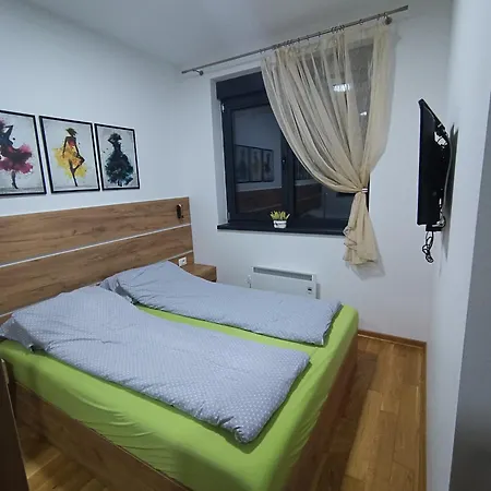Lux Relax Nalazi Se U Titovoj Palisat