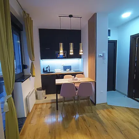 Lux Relax Nalazi Se U Titovoj *