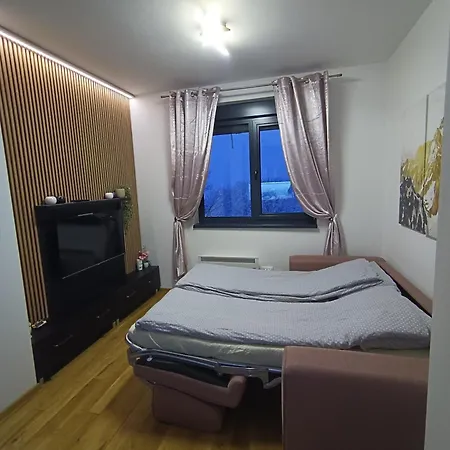 Lux Relax Nalazi Se U Titovoj Palisat