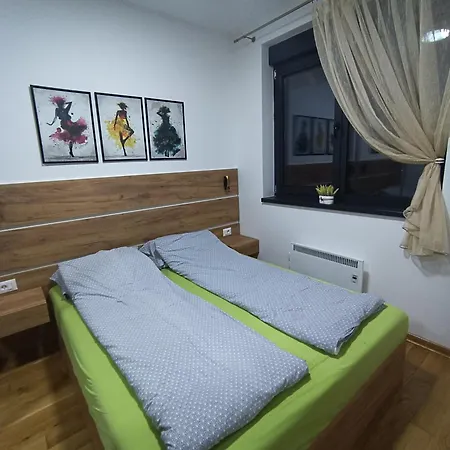 Lux Relax Nalazi Se U Titovoj * Palisat