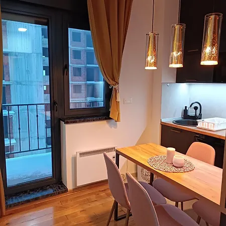 Lux Relax Nalazi Se U Titovoj Palisat