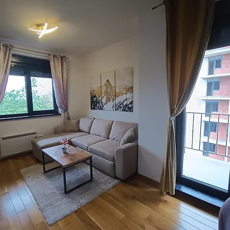 Lux Relax Nalazi Se U Titovoj Palisat