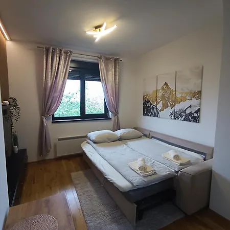 Lux Relax Nalazi Se U Titovoj Palisat