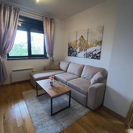 Lux Relax Nalazi Se U Titovoj * Palisat