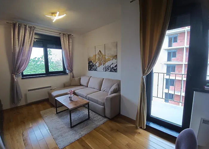 Lux Relax Nalazi Se U Titovoj Palisat