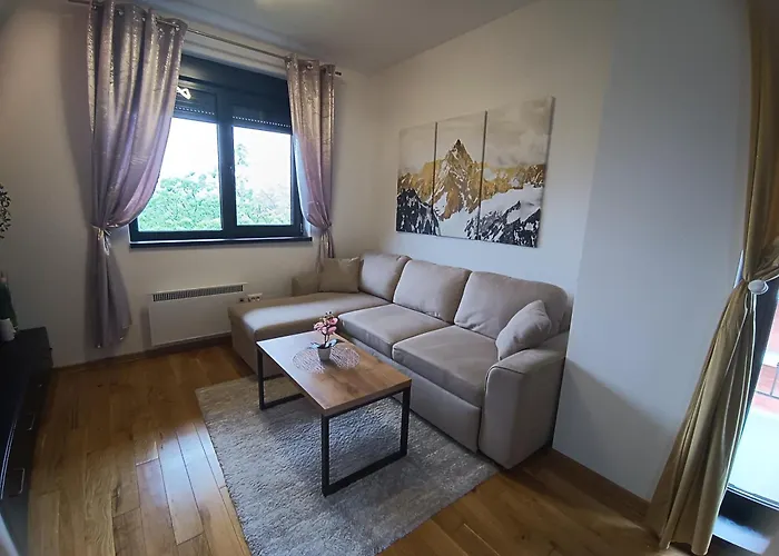 Lux Relax Nalazi Se U Titovoj * Palisat